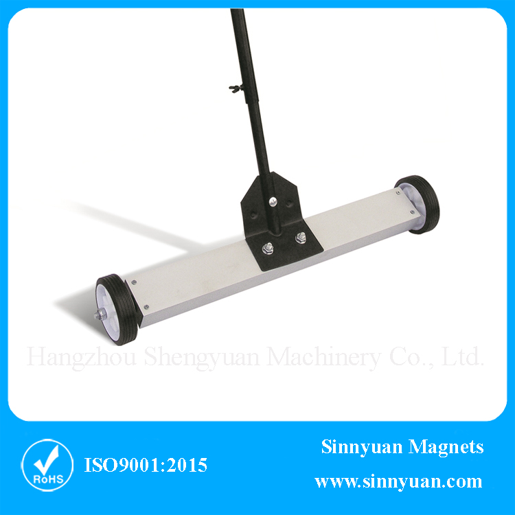 Magnetic Floor Sweeper with Wheels_2