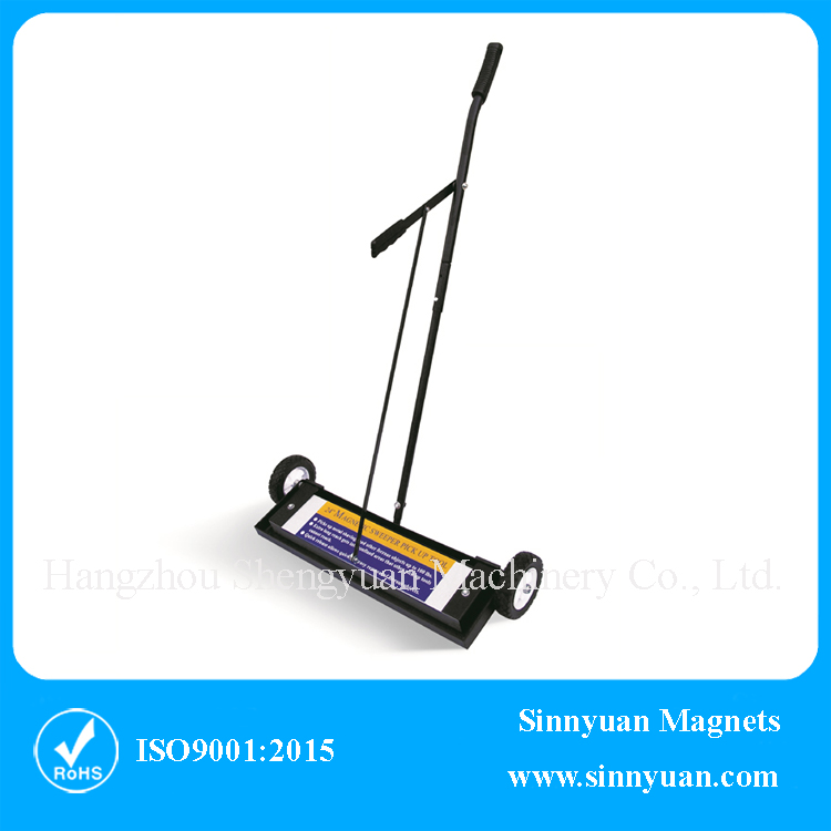 Magnetic Sweeper with Easy Release_1