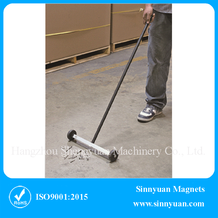 Mini magnetic floor sweeper_2
